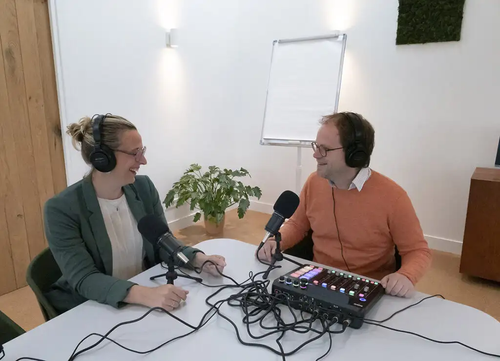 In deze training ontdek je hoe je een podcast kan maken én ben je in de gelegenheid om je eerste eigen podcast op te nemen.